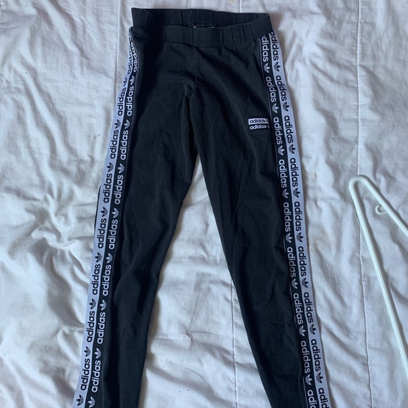 Cute adidas leggings🖤 - Picture 1 of 3